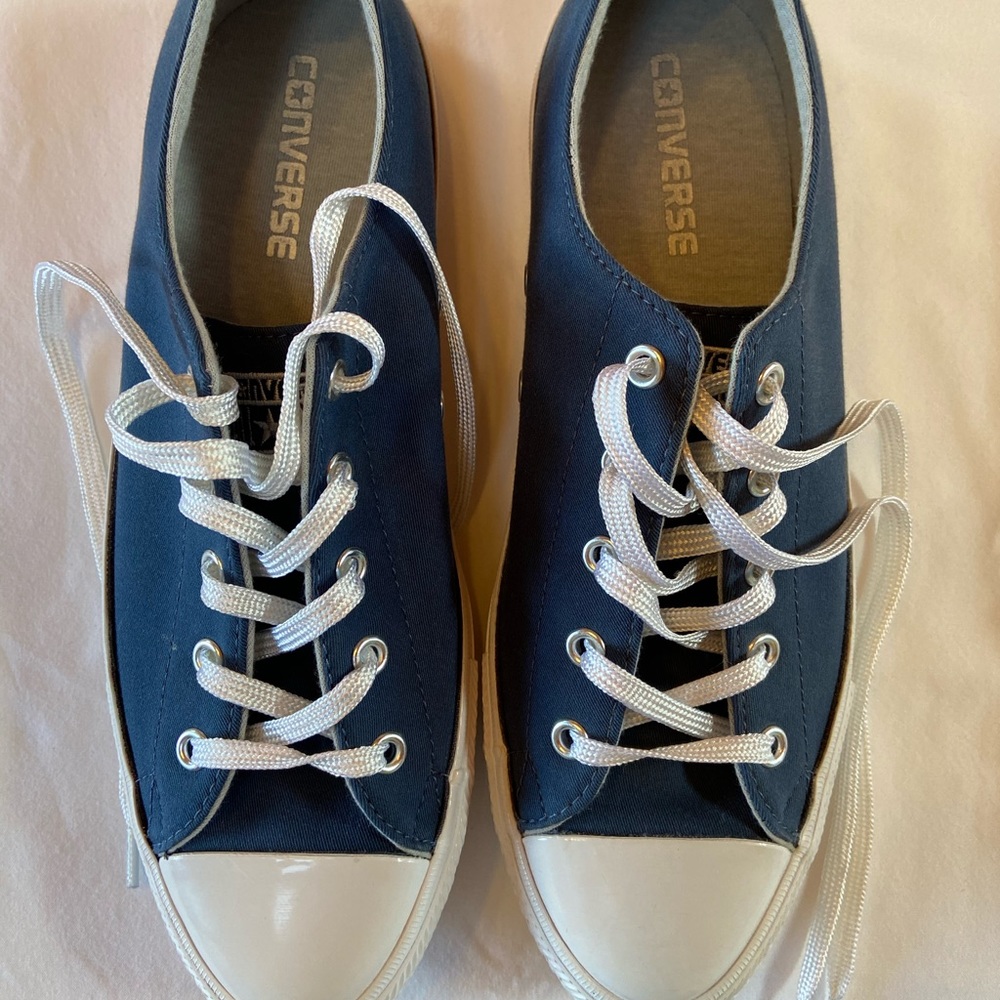Converse low tops blue women’s